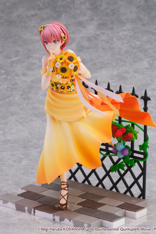 Estatua SHIBUYA SCRAMBLE Ichika Floral Dress