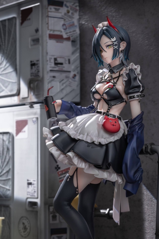 Estatua Ulrich von Hutten Madchen Trummer videojuego Azur Lane AniGame 02